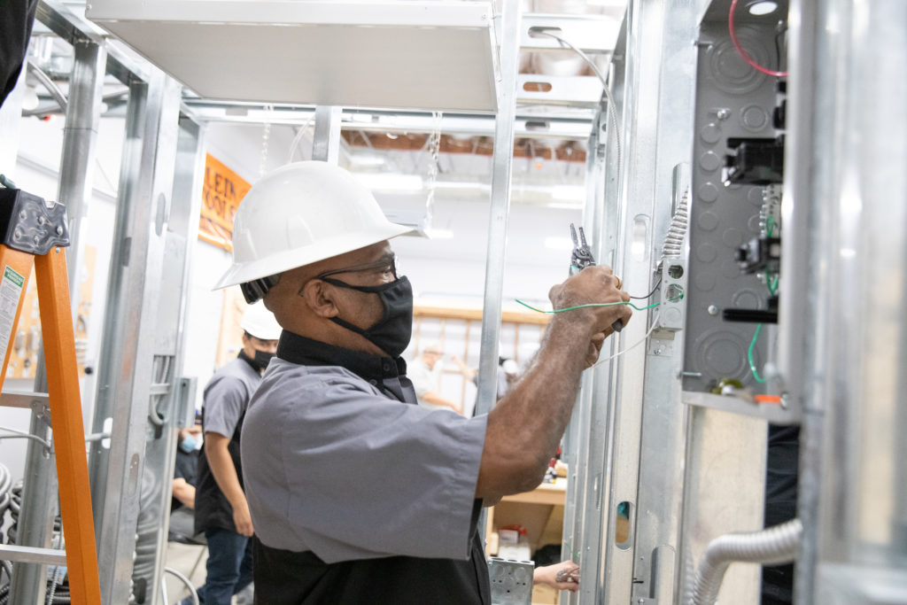 uei-college-electrician-technician
