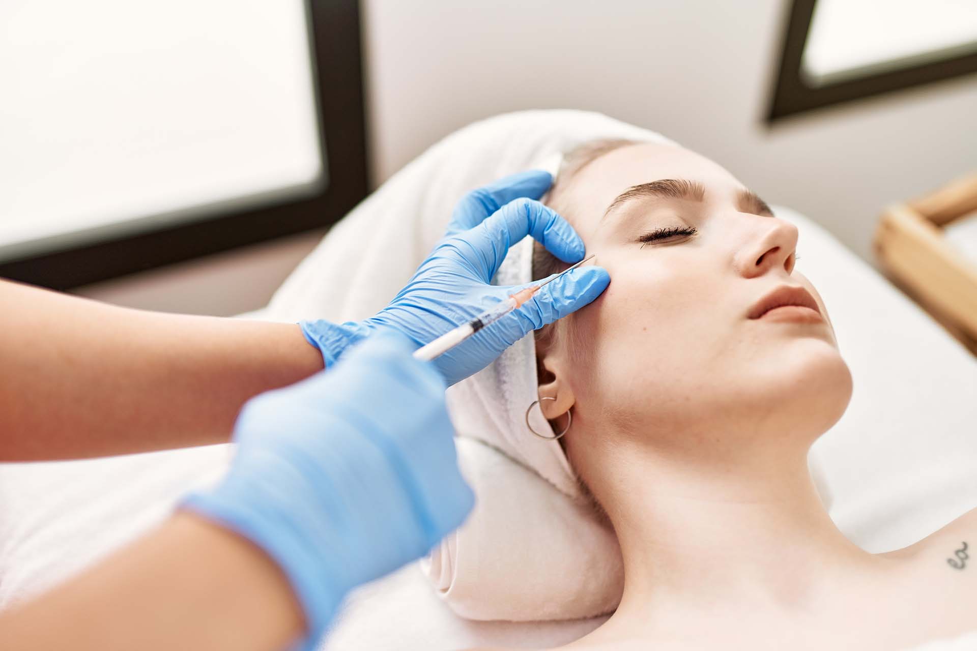 doctor-administering-botox